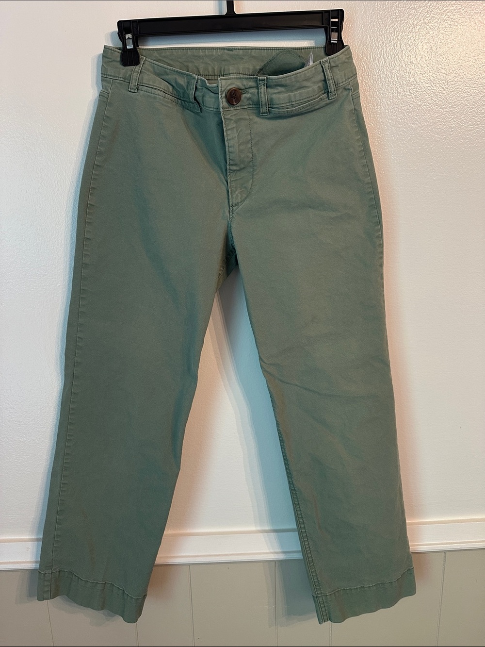 Old Navy Women's Straight Leg Trousers in Sage Green Size 4